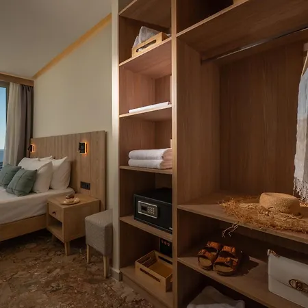 San Marine Hotel, Heart Of Chersonissos, Steps From The Sea فندق